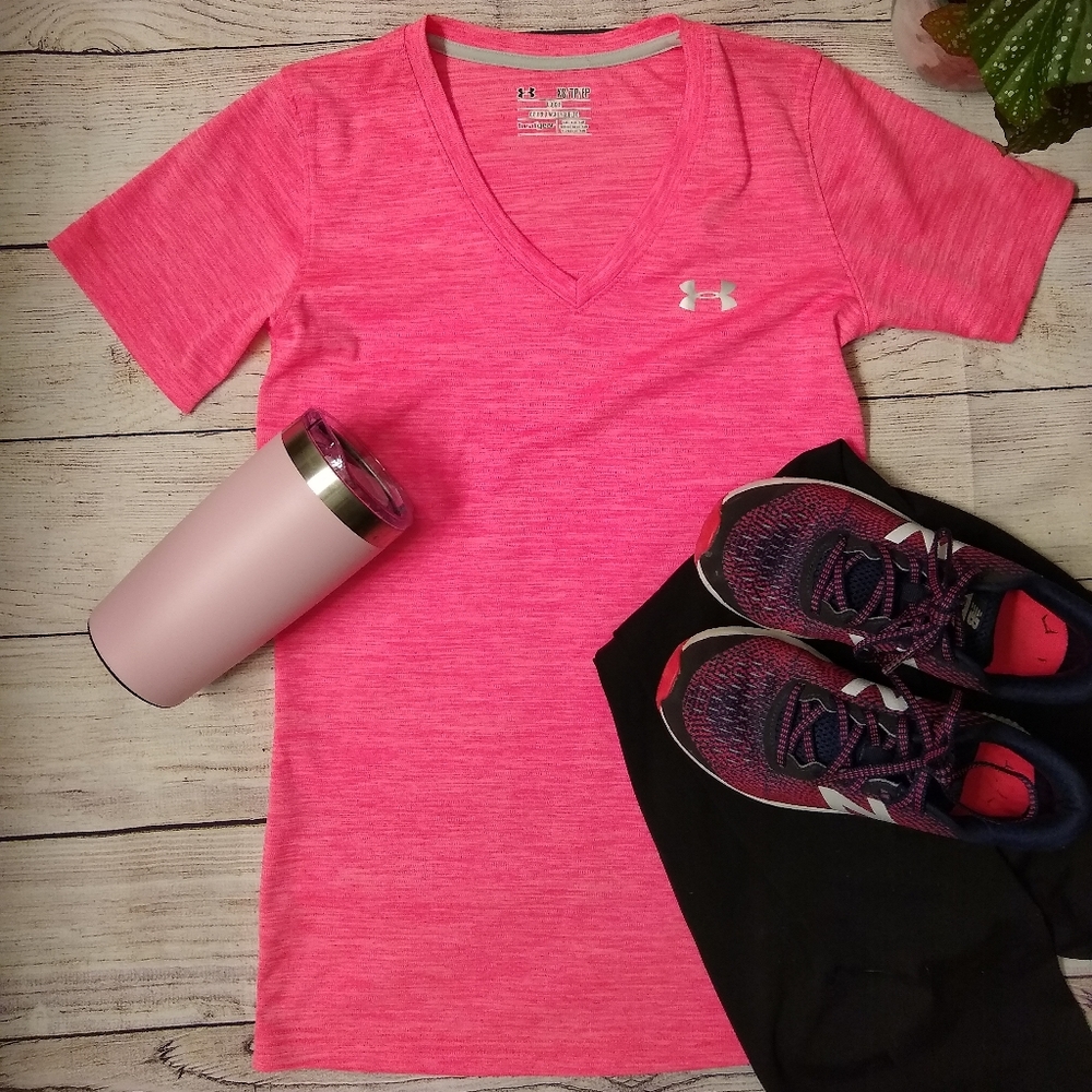 💚Under armour orange v neck athletic shirt